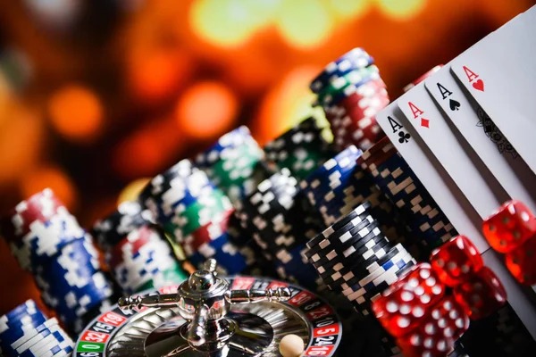 Slot machine reels with Mahjong Ways theme